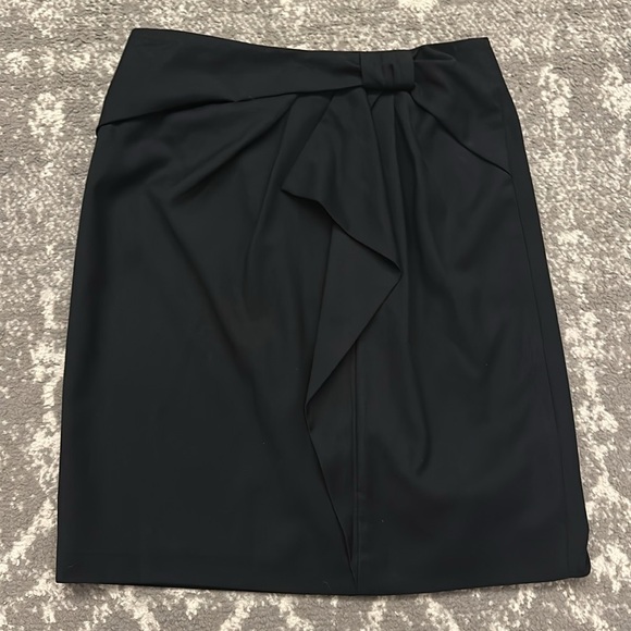 Banana Republic Black Bow Skirt - Picture 1 of 13